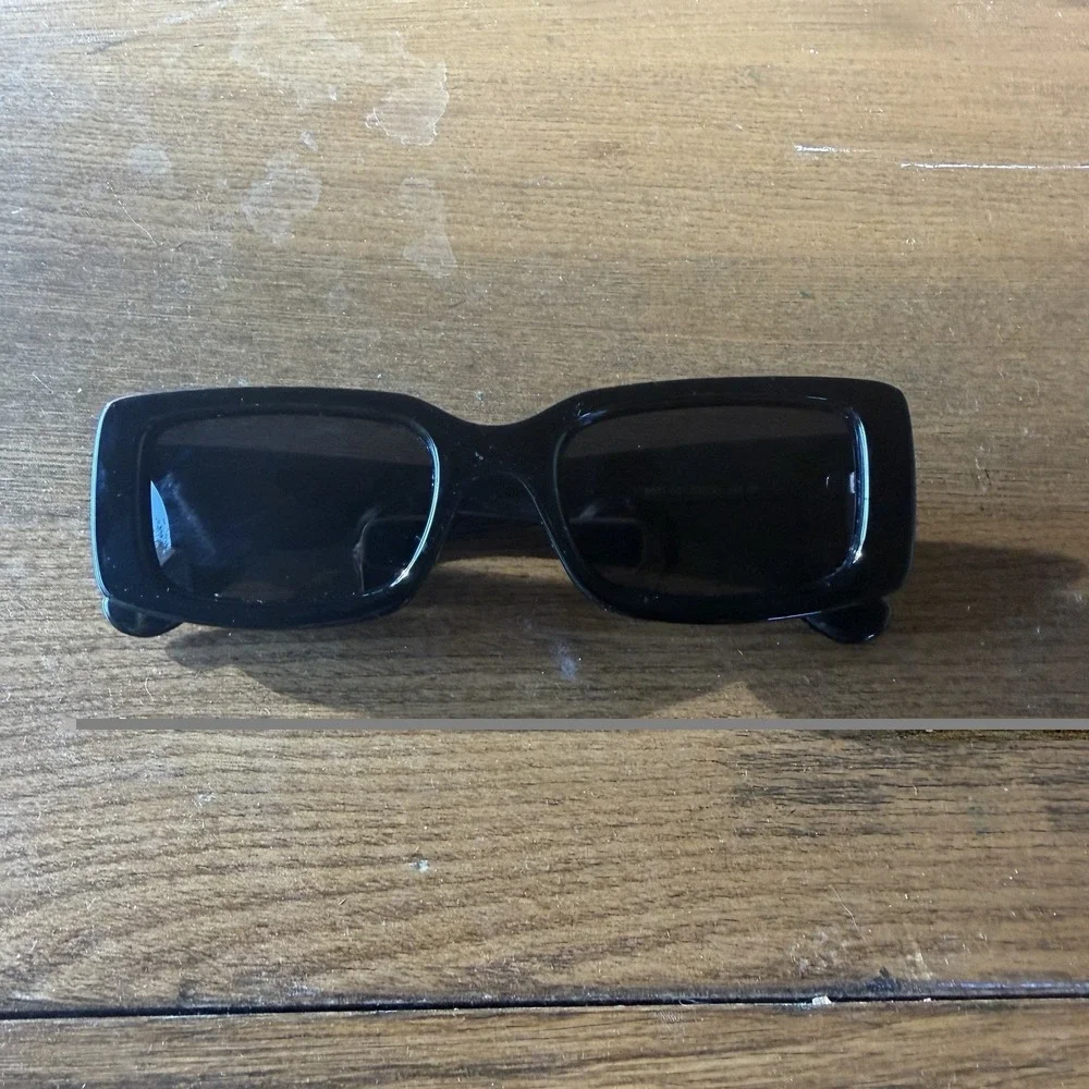 Vehla Tinka Black Rectangle Polarized Sunglasses Chunky Thick Frame Y2K